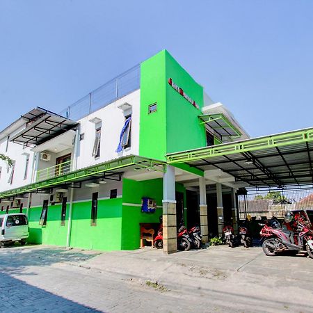 Super Oyo 93012 Griya Kencana Asri Syariah Lawean Esterno foto