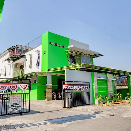 Super Oyo 93012 Griya Kencana Asri Syariah Lawean Esterno foto