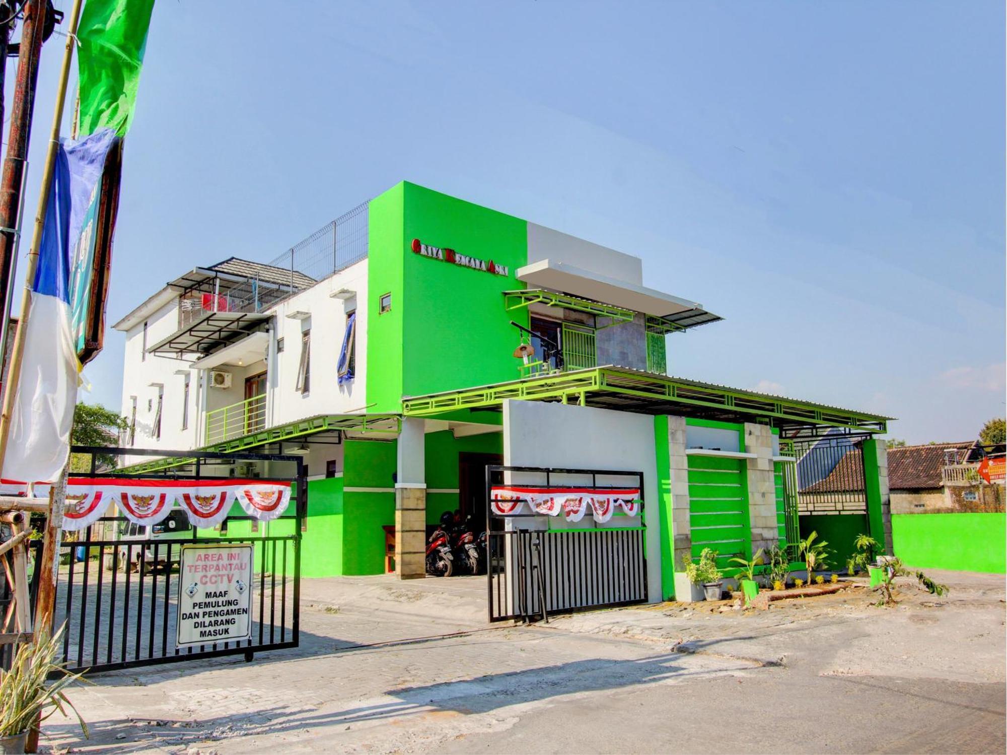 Super Oyo 93012 Griya Kencana Asri Syariah Lawean Esterno foto