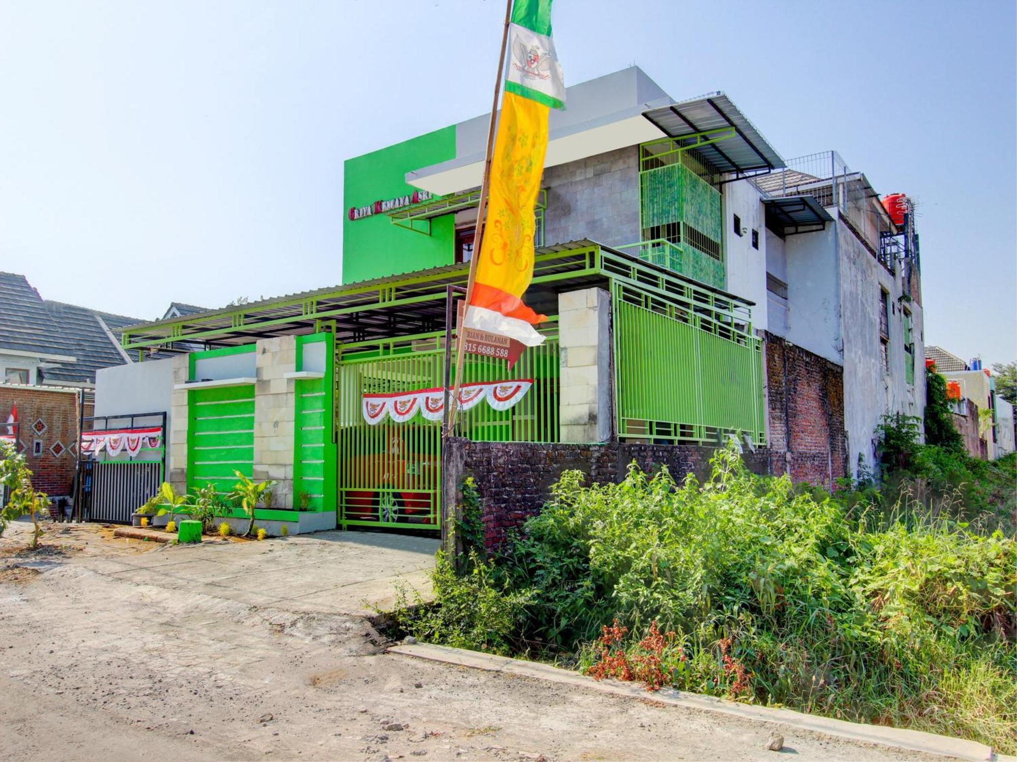 Super Oyo 93012 Griya Kencana Asri Syariah Lawean Esterno foto
